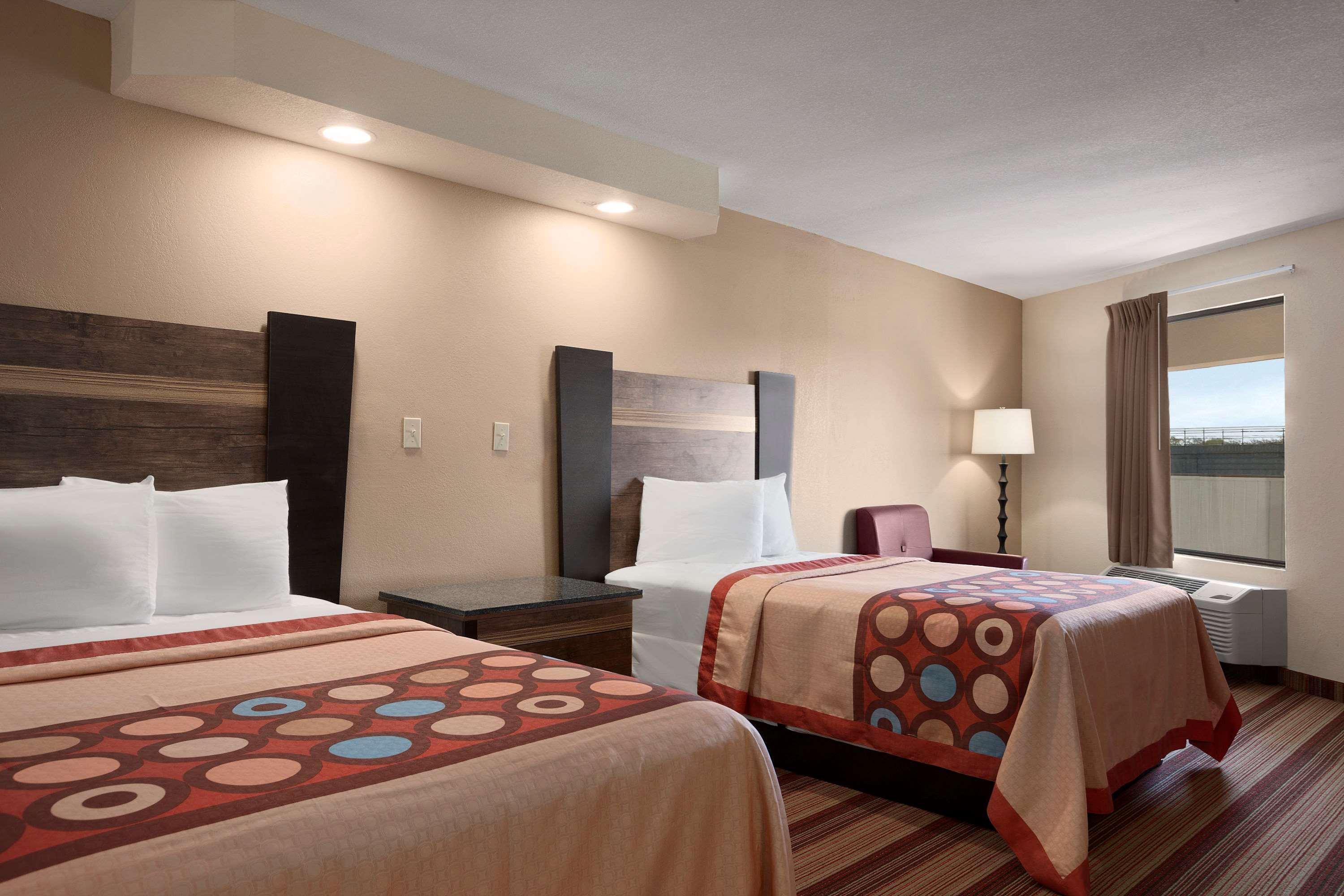Hotel Super 8 By Wyndham Rahway/Newark Exterior foto